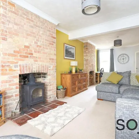Charming And Spacious 3 Bedroom House Very Close To The Beach Lowestoft Exterior photo