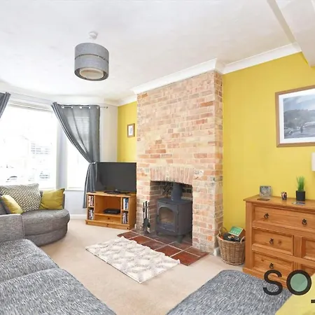 Charming And Spacious 3 Bedroom House Very Close To The Beach Lowestoft Exterior photo