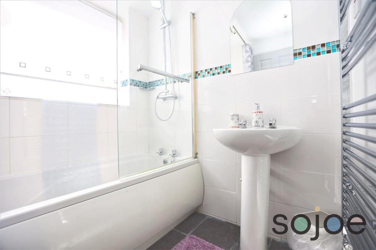 Holiday home Charming And Spacious 3 Bedroom House Very Close To The *