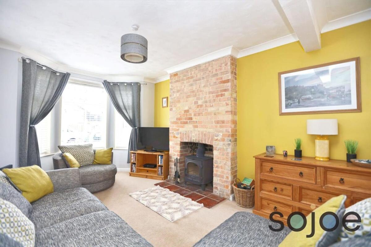 Charming And Spacious 3 Bedroom House Very Close To The Holiday home