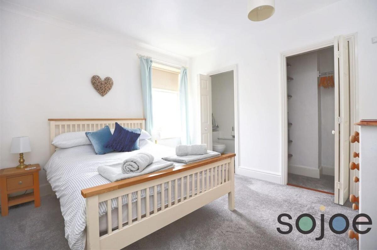 Charming And Spacious 3 Bedroom House Very Close To The *